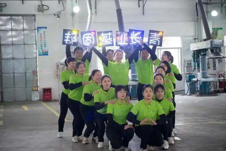 士气展示冠军——猛虎1队士气展示是邦固一年一度的团队活动,台上一