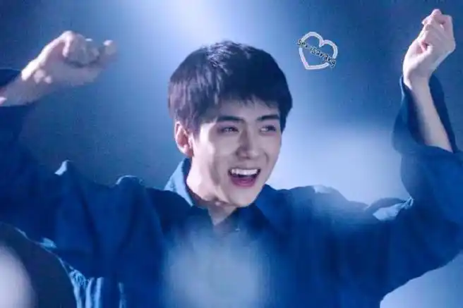 吴世勋##吴世勋宇宙宙草#        乖乖的发型61可爱的月牙笑61笑