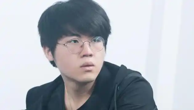 ig输了被嘲讽姿态直播触景生情直接哭了