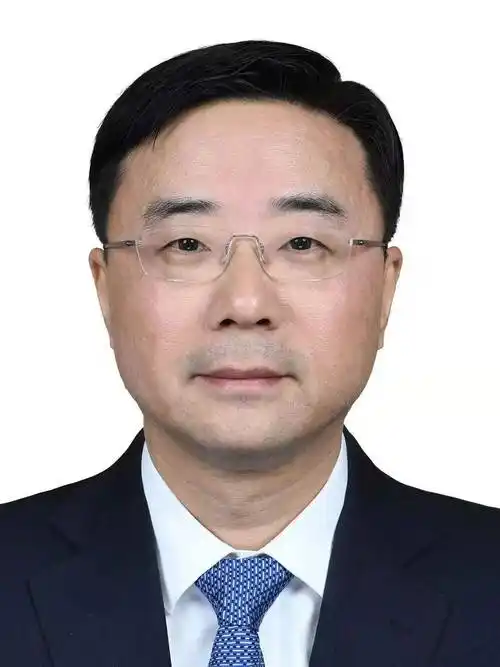 市委组织部任命秦净同志任中共上海市第一人民医院委员会书记,因年龄