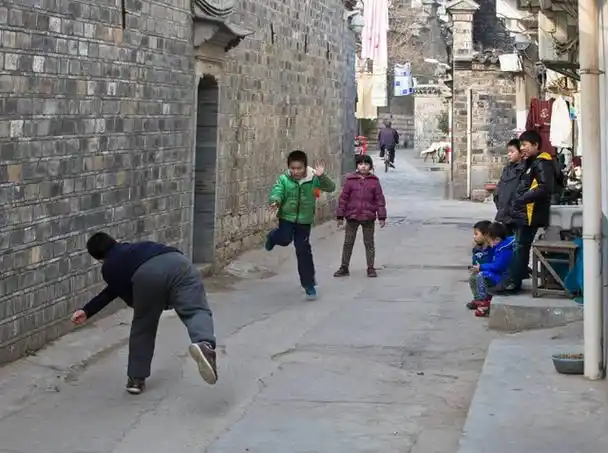 农村70后常玩的6种玩具,你玩过几种?样样都是极为深刻的回忆