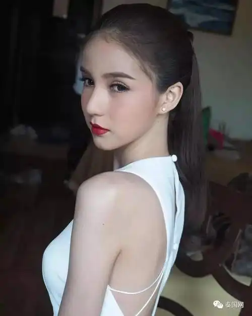 泰国那个美得让人怀疑人生的最美变性人yoshi越长越漂亮了