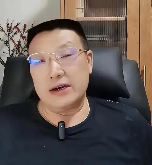 潘克律师再度跳出来直播心疼郭威遭网暴小星星实则恨铁不成钢