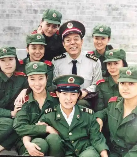 刘晓庆刘涛等女星的"芳华"旧照曝光,都是部队文工团出身