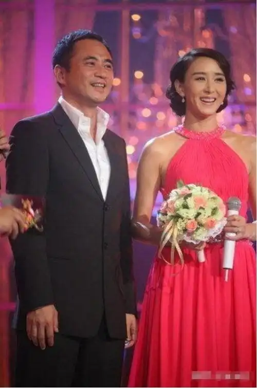 不过,朱兆祥怕胡静太累了,就经常去剧组探班,每天给胡静揉腰捶背,生怕