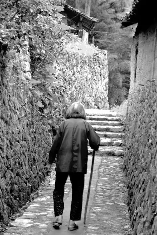 午休时间在弟弟家的老爸打电话过来,我有些诧异,老人家很少在工作日的