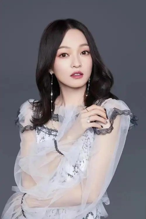 扮演者张韶涵12岁移居加拿大,就读于温哥华的名校churchill中学.