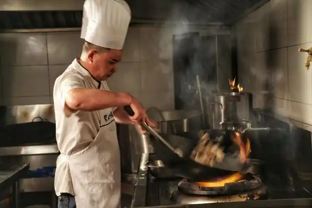 我们就来搜罗武汉各大餐厅的厨师一些鲜为人知的秘密,其中有不少值得