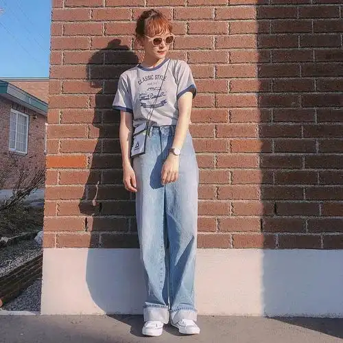 教你几个穿搭技巧把t恤牛仔裤穿出街头时尚风