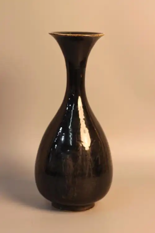 宝物藏心武昌红巷美术馆黑定一现即天价宋代定窑黑釉玉壶春瓶