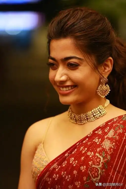 印度年轻女演员拉什米卡曼丹娜的你喜欢的照片