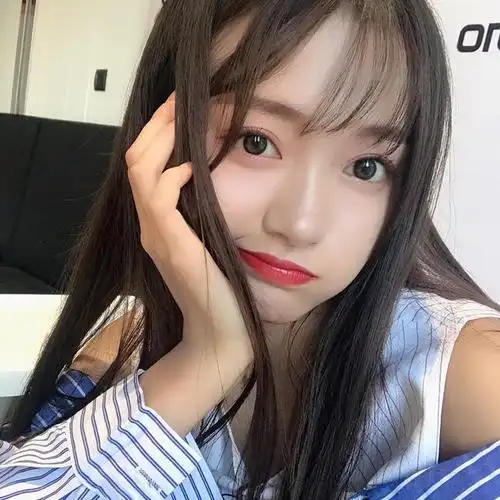 在现实生活中,男人都喜欢这种长相的美女