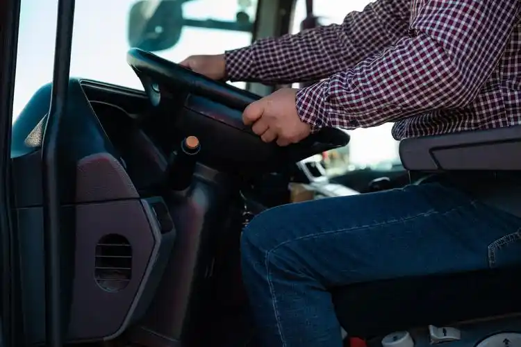 个体货车司机,应该选择挂靠公司or网络平台?_货运市场