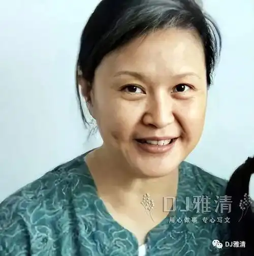 65岁方舒近照曝光,两婚两离后,学会爱自己的女人,依然美丽,气质很优雅