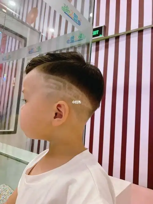 男孩发型油头帅哥从小抓起