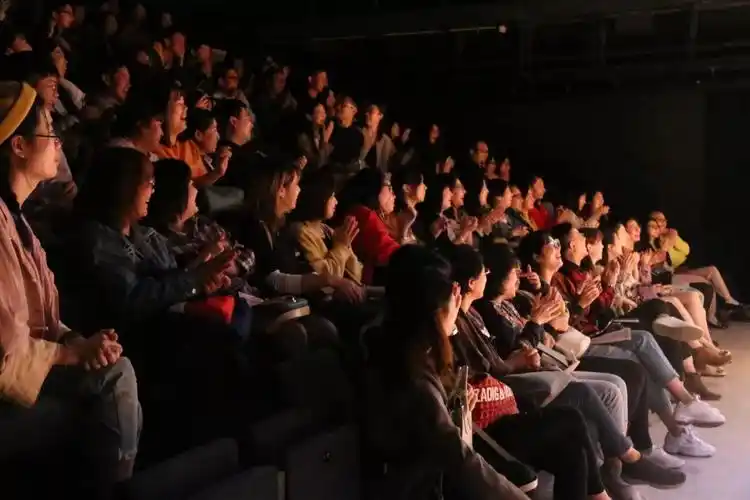 怀念丨太久没在小剧场看到这样质感的作品了!_观众