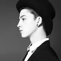 灰色外国人头像图片点击鼠标右键下载