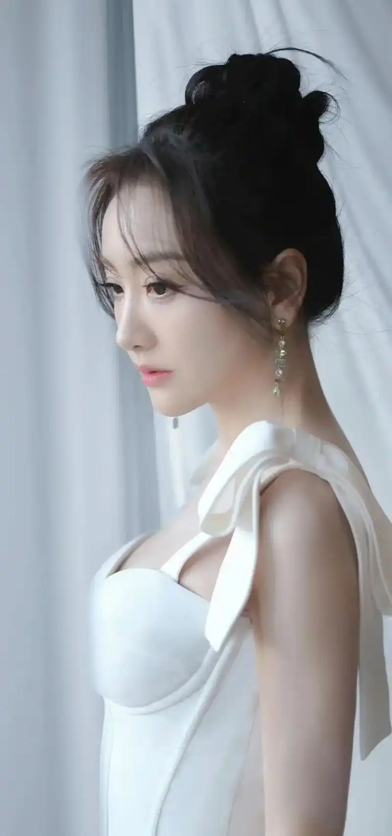 杨蓉,1981年6月3日出生于云南省保山市,毕业于上海戏剧学 - 抖音