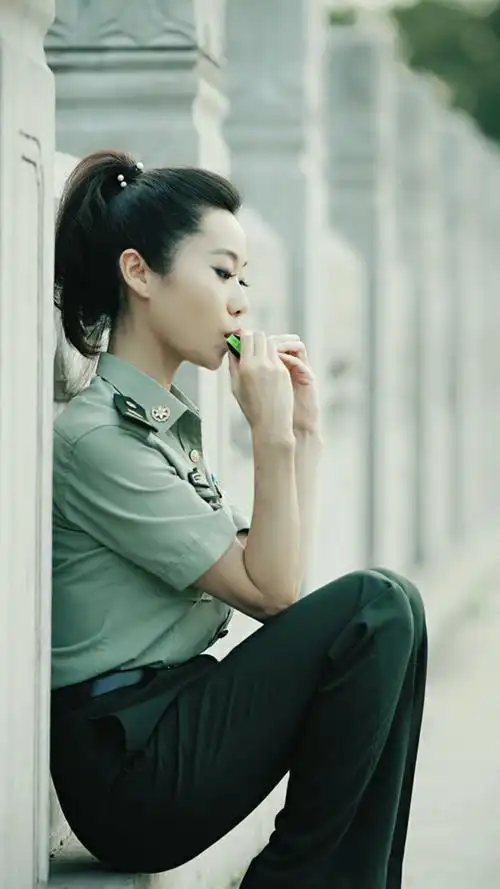 汉族, a target="_blank" href="/item/南京军区前线文工团/8586092"