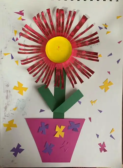 日照市金海岸小学幼儿园大班组——手工制作《创意纸杯花》