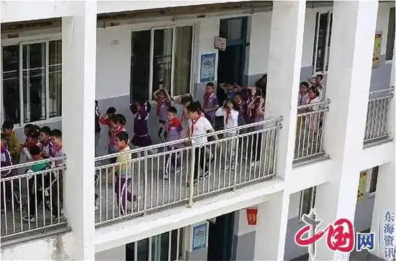 珍爱生命 防患未然——淮安市洪泽湖实验小学开展防震疏散演练活动