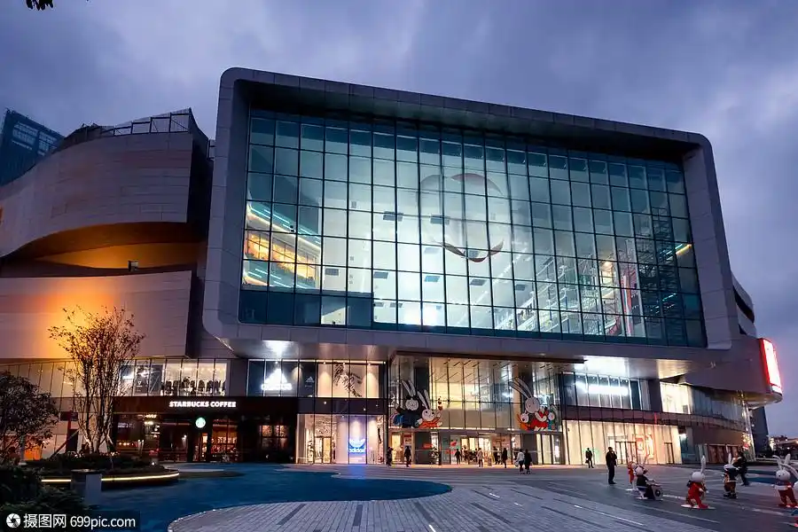 购物中心门口商场天空