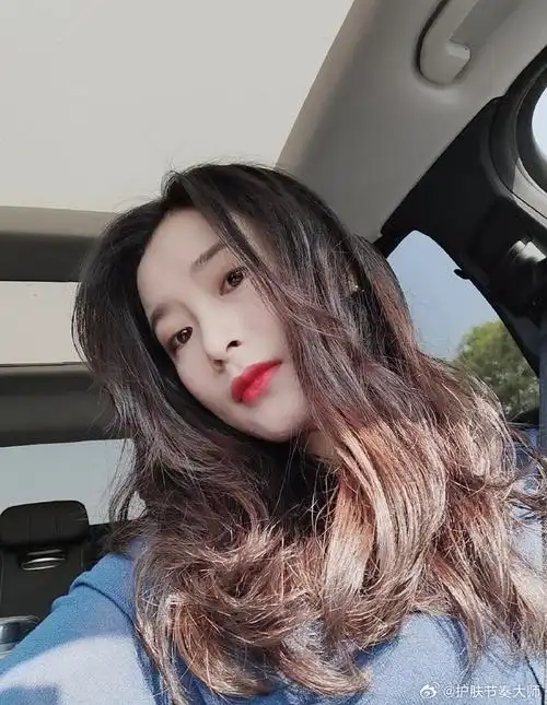 今日份自拍#今天我要来分享一下我最近的发型尝试,准备开始尝试第四