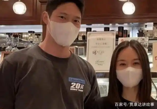 吴永恩现身新店开业典礼,剪彩环节细节暴露修养,王子文捡到宝了