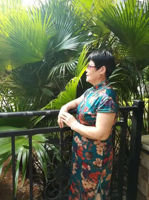 大妈们的旗袍秀