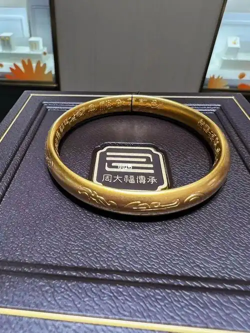 周大福传承手镯