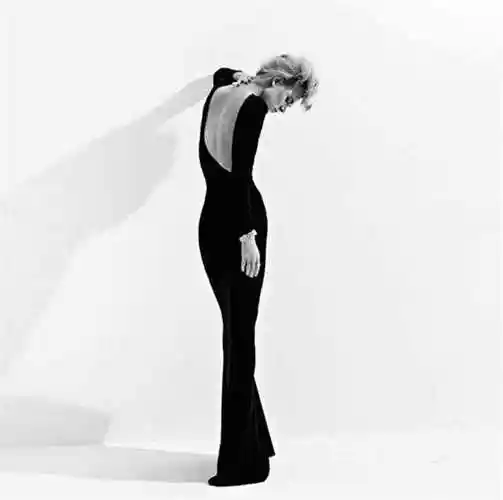 世界顶级摄影师的100张经典女性黑白照片