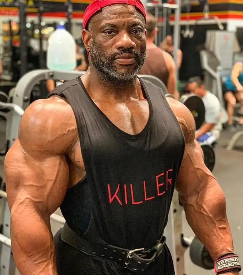 49岁健美肌肉男刀锋赢2019年tampapro冠军