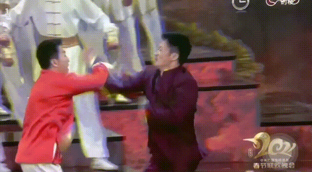 成龙大哥:别打了别打了,大过年的吴京和甄子丹对打后,晒出与成龙大哥