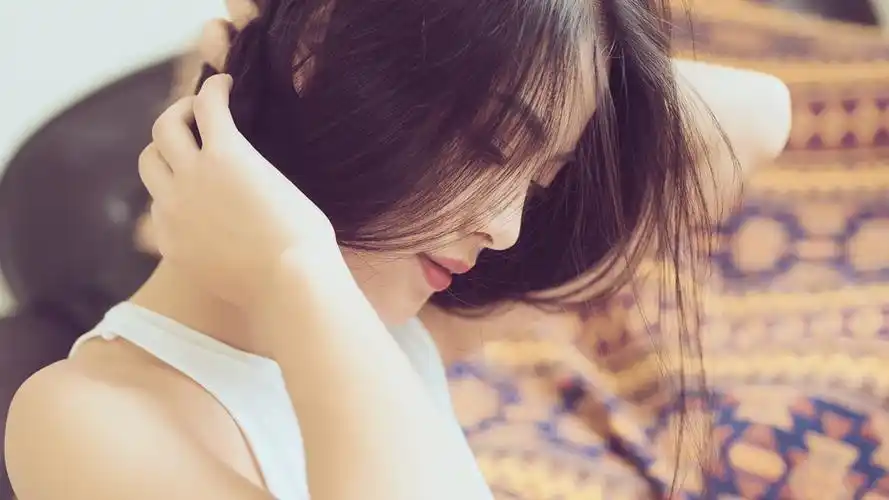 极度诱惑的性感美女室内迷人写真