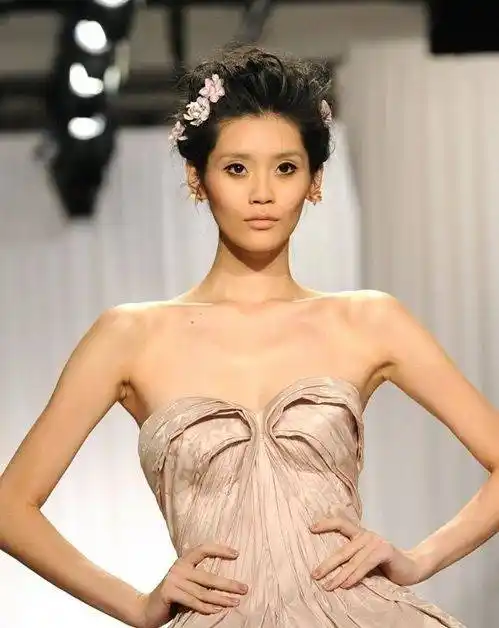 奚梦瑶早期照片曝光丨原来她的脸上动了那么多地方!何猷君被骗了?