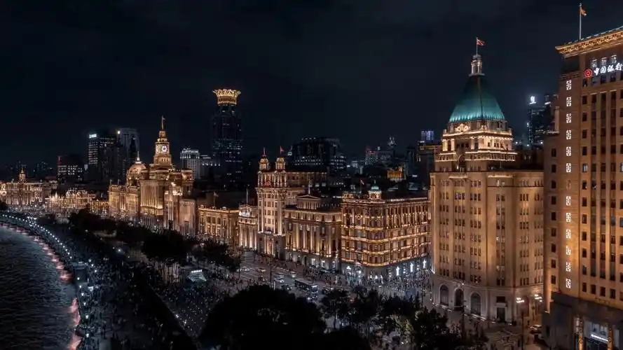 是汤臣一品几十万一平米的豪宅?是有钱的都市生活?