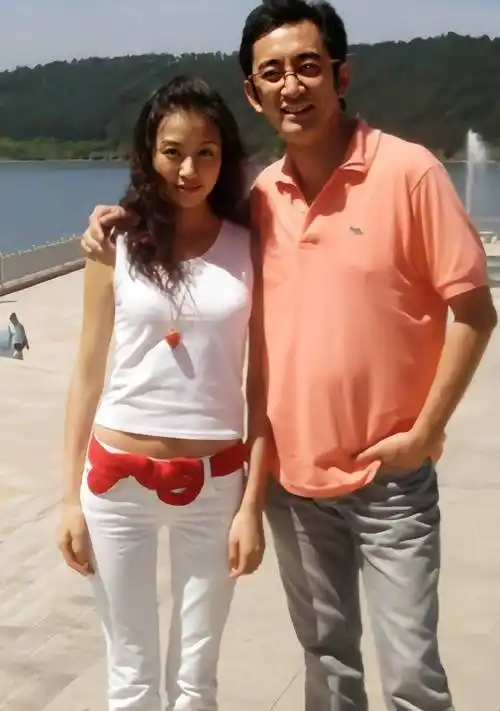 吴启华也对妻子和女儿非常宠爱,在消费上从来不限制妻子.