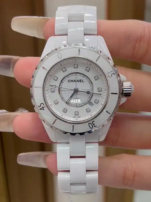 香奈儿j12系列女士精准石英腕表 h1628型号 33mm黄金尺寸表径 日期