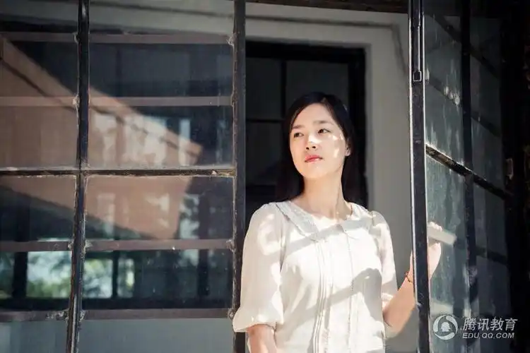 同济校花王有晴清新自然获称素颜女神