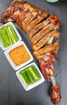 烤羊腿图片