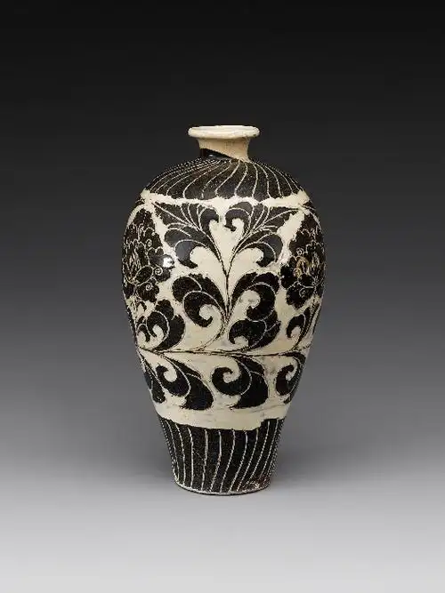 白釉黑花牡丹唐草纹梅瓶 image