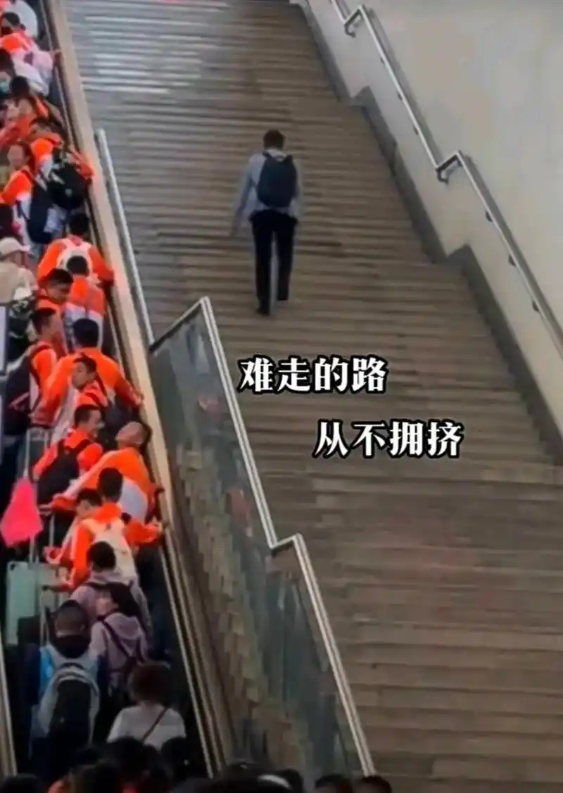 人生路漫漫其修远兮,自己选择的路再苦再累也要走下去! - 抖音