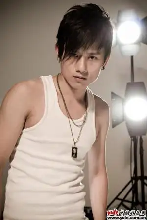 明星频道 华人男明星 > 正文      张杰,这个2004年度"我型我秀"舞台