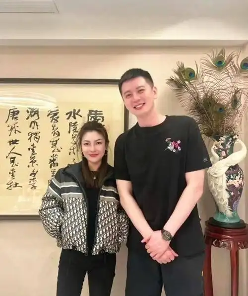 爆瓜杨鸣疑似出轨证据情人账号被曝光妻子发文耐人寻味