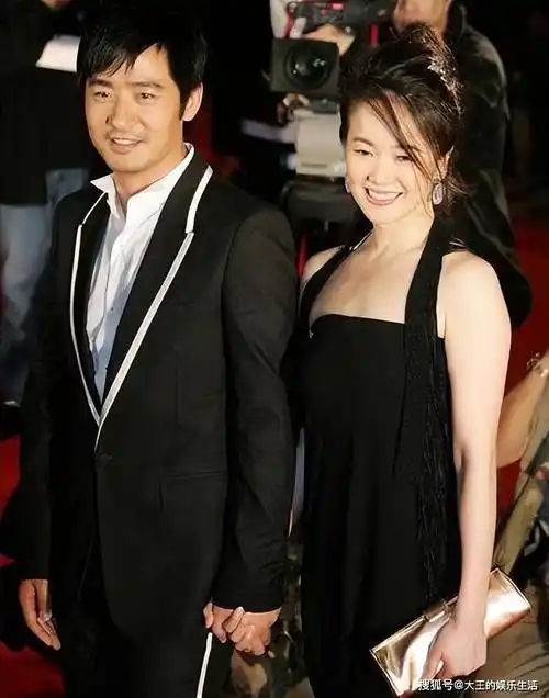 没想到好景不长,高权健与左小青的婚变消息在2021年初曝光.