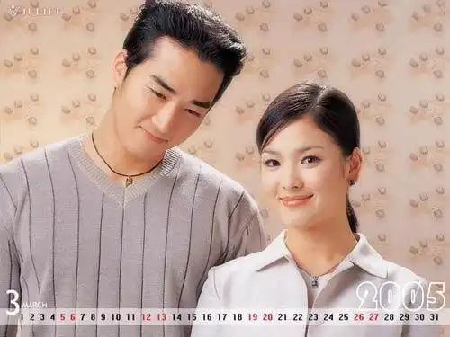 组图:宋慧乔宋承宪拍月历 笑靥甜美幸福荡漾