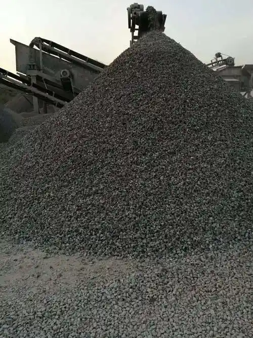 石灰石和破碎出的,石子