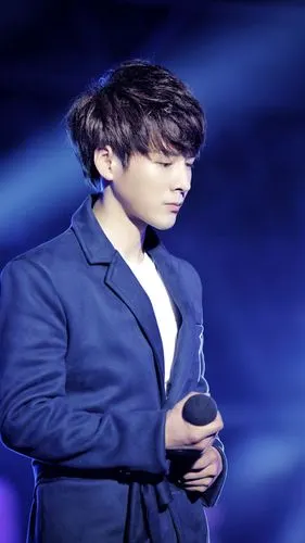 书亚信踏浪亮相《幻城》被誉"侧脸杀"【2】