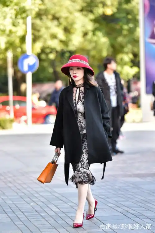 街拍:时尚潮人大衣的穿搭,让您更美丽