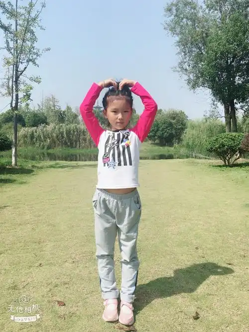 9号 欣怡7岁 妈妈写给7岁女儿的生日感言 亲爱的女儿: 今天你7岁啦!